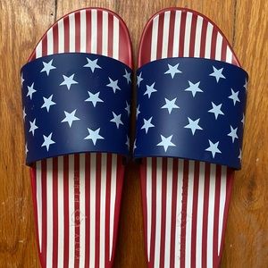 Katy Petty Betsy slides size 9